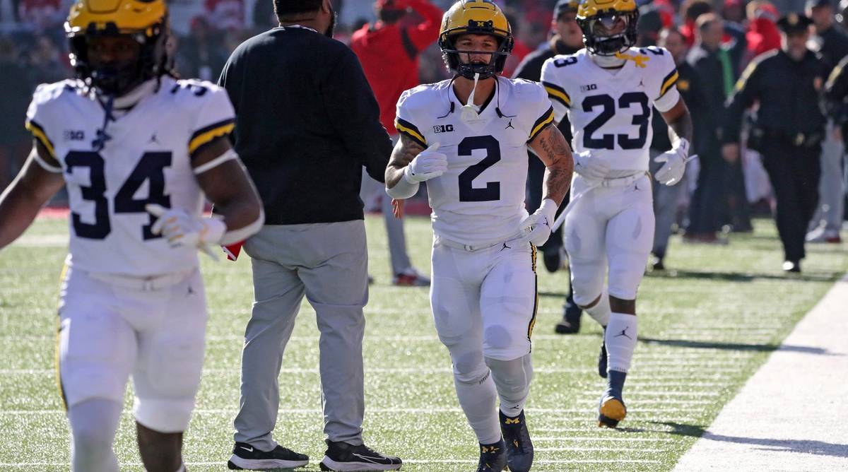 Blake Corum Injury Michigan RB Hasn’t Returned After Two Carries