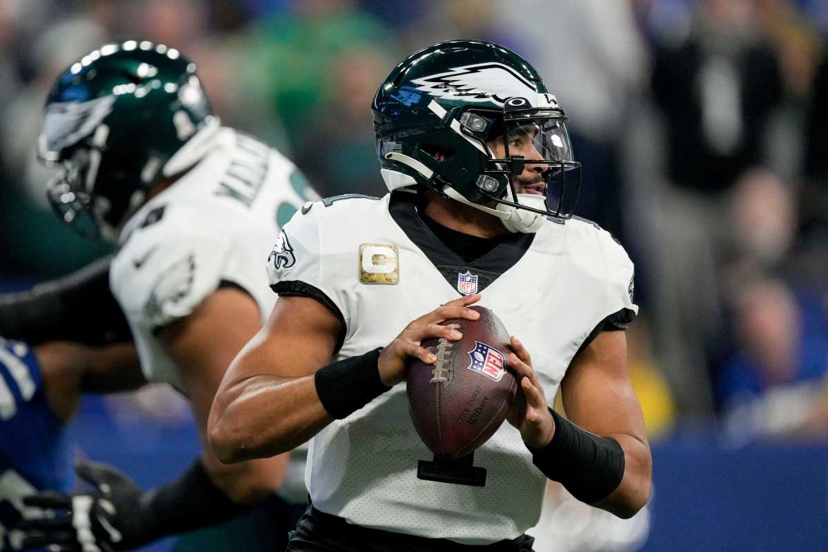 Philadelphia Eagles quarterback Jalen Hurts (1) looks downfield for an open receiver Sunday, Nov. 20, 2022, during a game against the Philadelphia Eagles at Lucas Oil Stadium in Indianapolis.