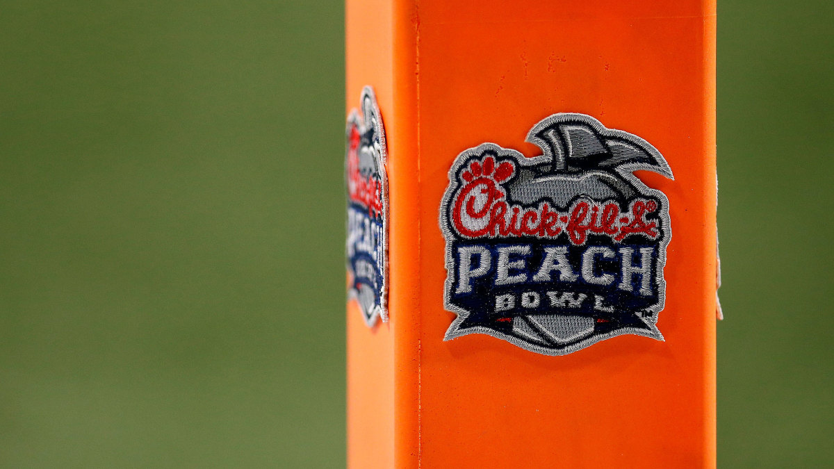 Peach Bowl logo on a pylon