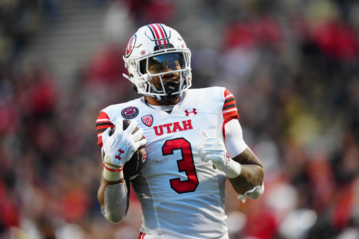 Utah Utes running back Ja'Quinden Jackson (3) carries the ball for a touchdown the third quarter against the Colorado Buffaloes at Folsom Field.