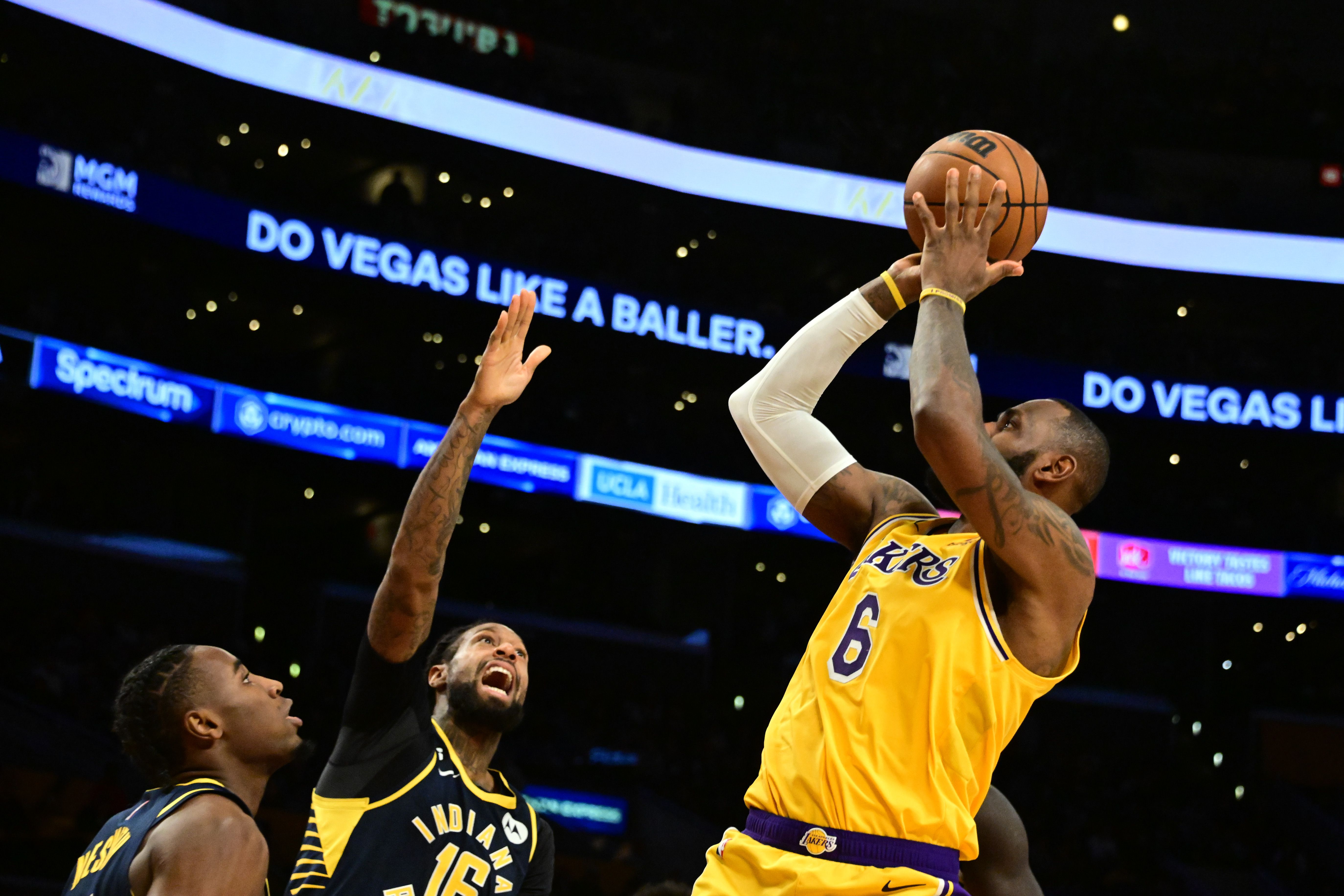 Lakers News: Super Bowl Champ Projects Which Football Position Would Best Suit LeBron James - Vimarsana News