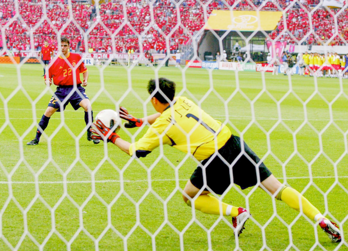 South Korea beats Spain in the 2002 World Cup on PKs