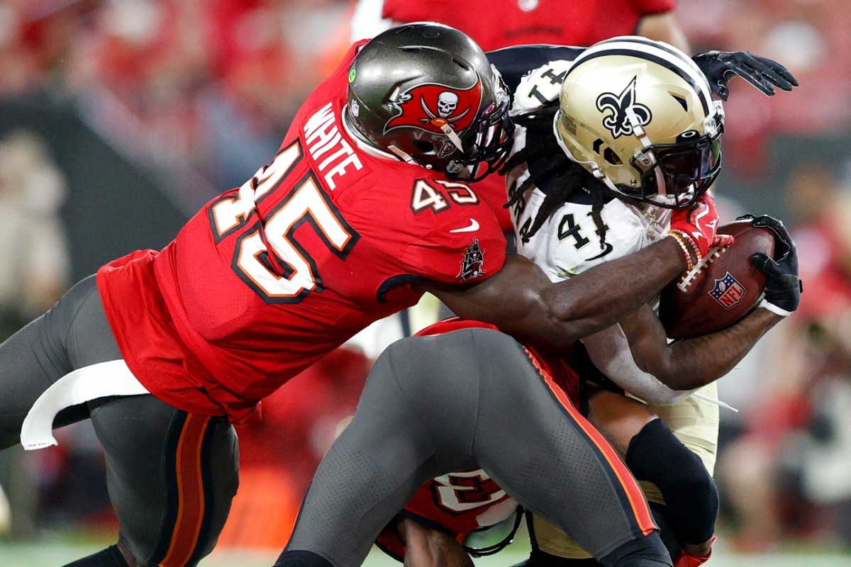 New Orleans Saints running back Alvin Kamara (41) is tackled by Tampa Bay Buccaneers linebacker Devin White (45). Mandatory Credit: Nathan Ray Seebeck-USA TODAY Sports