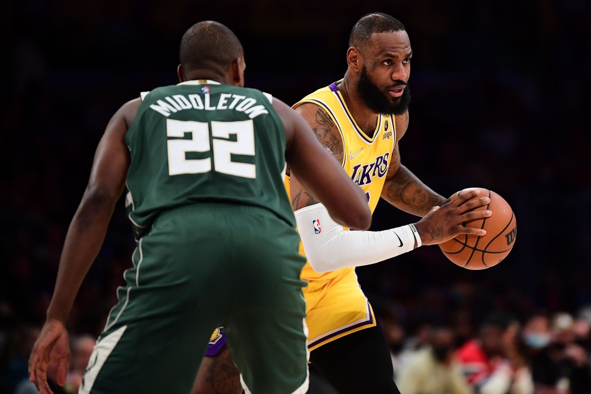 Khris Middleton's Injury Status For Lakers-Bucks Game - Fastbreak on ...