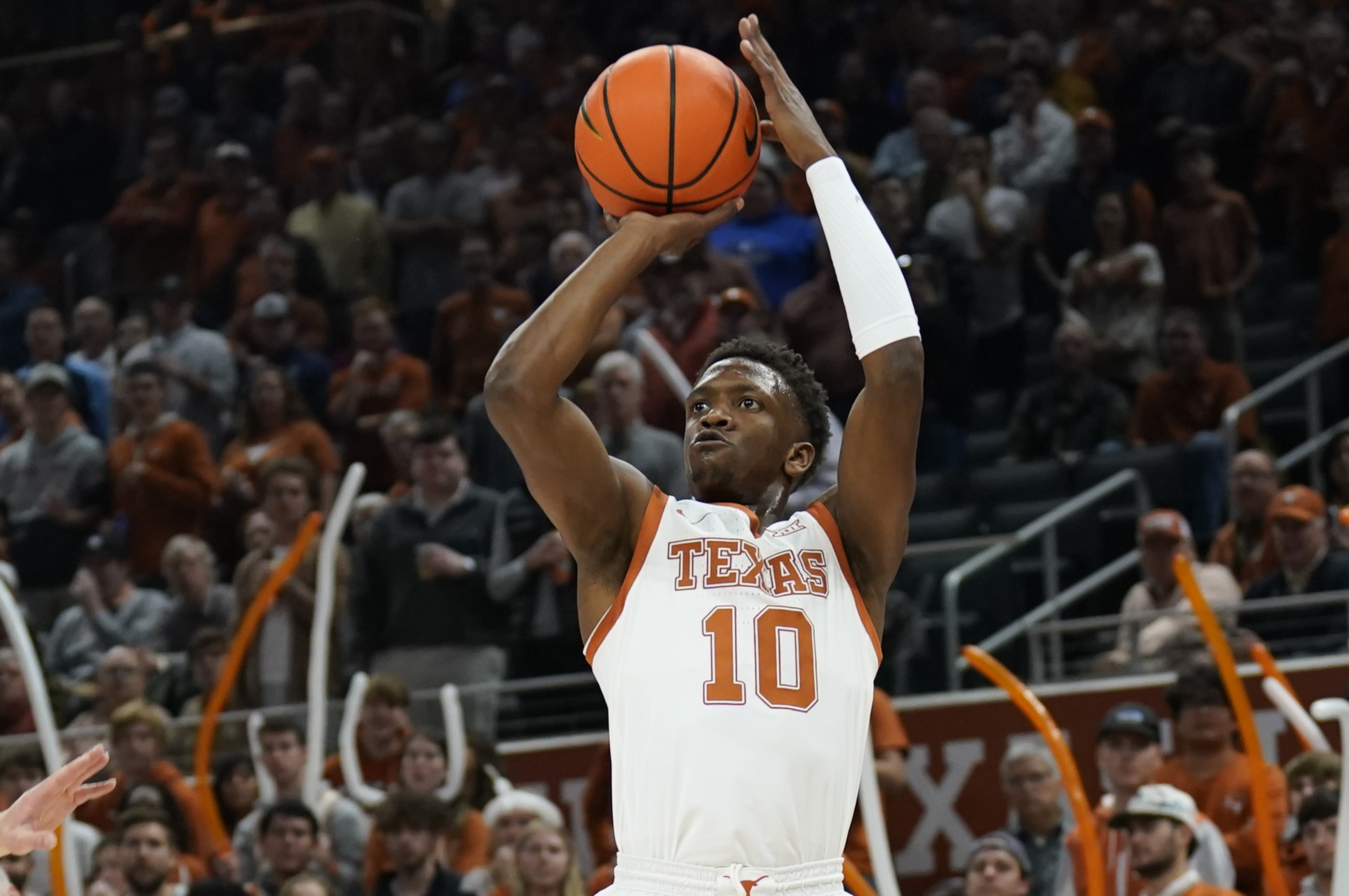 How to Watch, Preview: No. 2 Texas Longhorns vs. No. 17 Illinois Fighting Illini