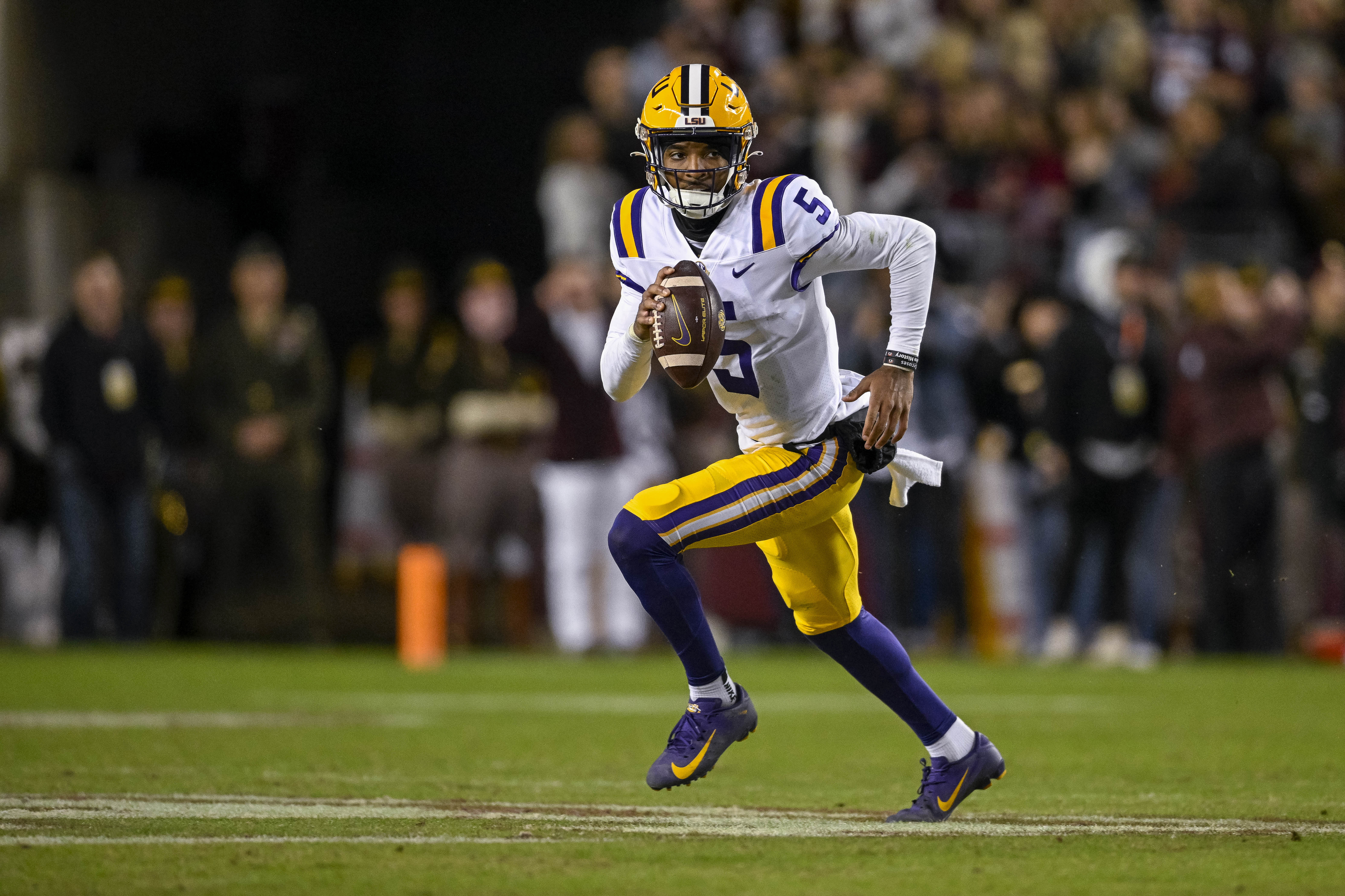 BREAKING Jayden Daniels Returning to LSU for 2023 Season Sports