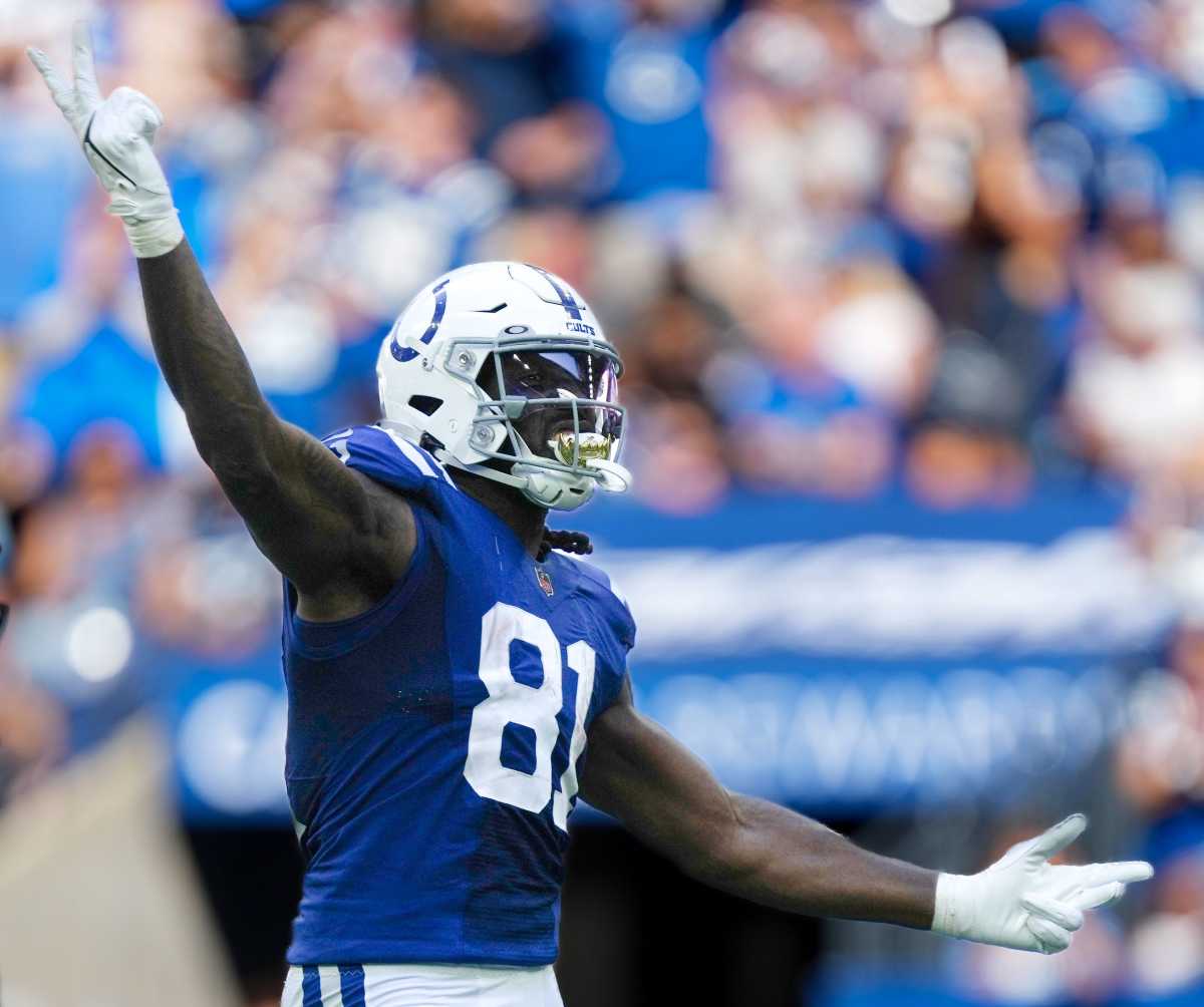 Indianapolis Colts tight end Mo Alie-Cox (81) celebrates a catch Sunday, Oct. 2, 2022, during a game against the Tennessee Titans at Lucas Oil Stadium in Indianapolis.