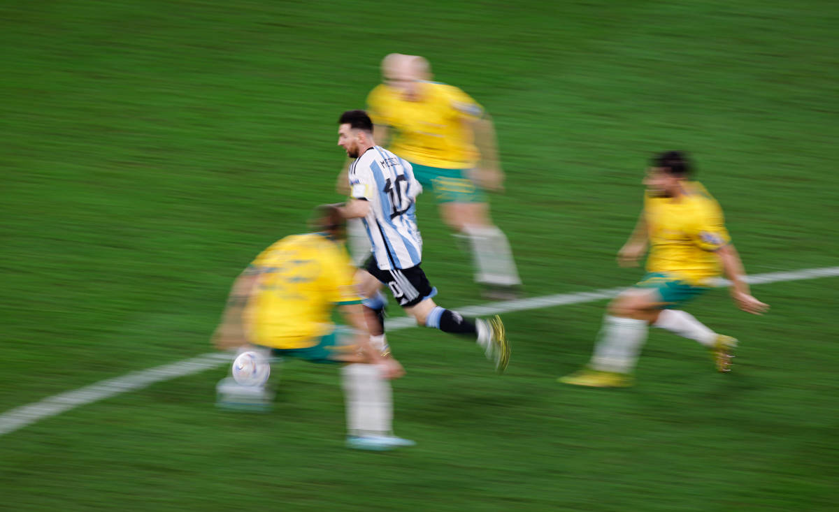 Argentina sufre pero avanza a cuartos con un Messi genial