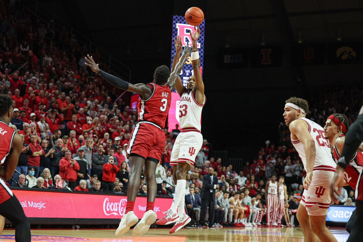 Indiana Hoosiers guard Tamar Bates (53) shoots the ball as Indiana Hoosiers guard Anthony Leal (3) defends during the first half at Jersey Mike's Arena.