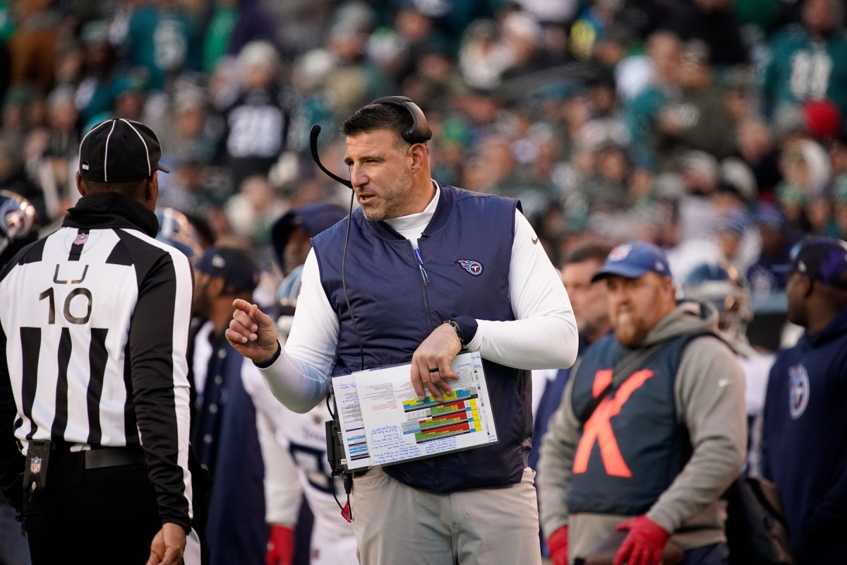 Tennessee Titans head coach Mike Vrabel and line judge Julian Mapp (10) discuss a call during the fourth quarter at Lincoln Financial Field Sunday, Dec. 4, 2022, in Philadelphia, Pa.
