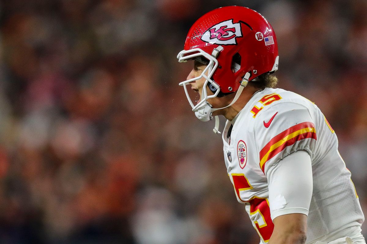 KC Chiefs' Patrick Mahomes Breaks Drew Brees' Single-Season NFL QB Total Yards Record - Sports Illustrated Kansas City Chiefs News, Analysis and More - Vimarsana News
