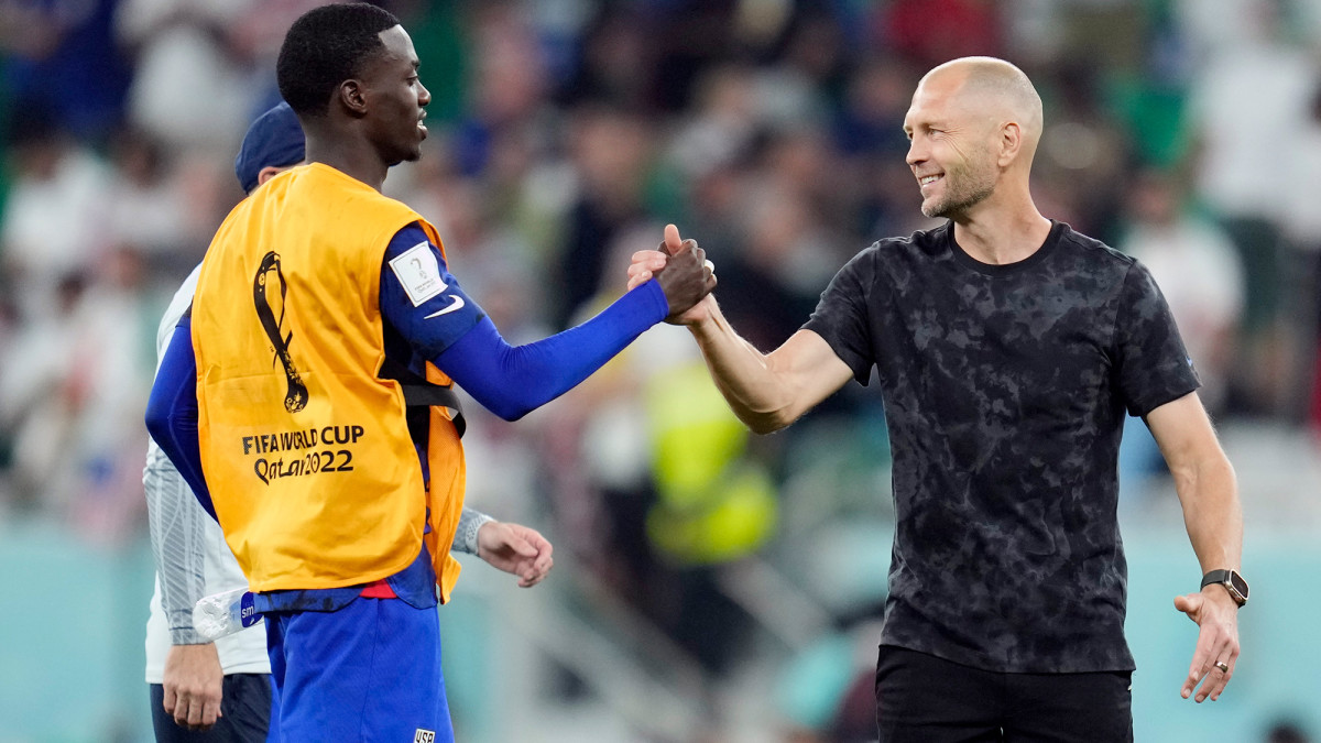 Gregg Berhalter and Tim Weah at the World Cup