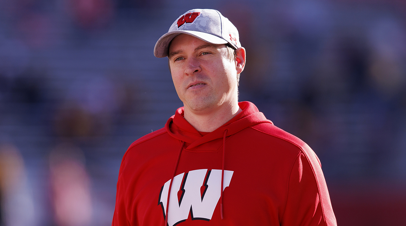 Wisconsin DC Jim Leonhard Won’t Return After Bowl Game - Sports Illustrated