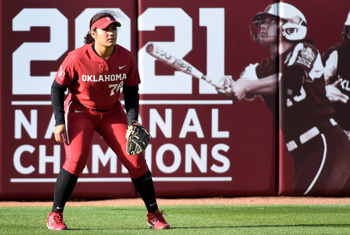 Oklahoma Sooners slugger Jocelyn Alo on the field.