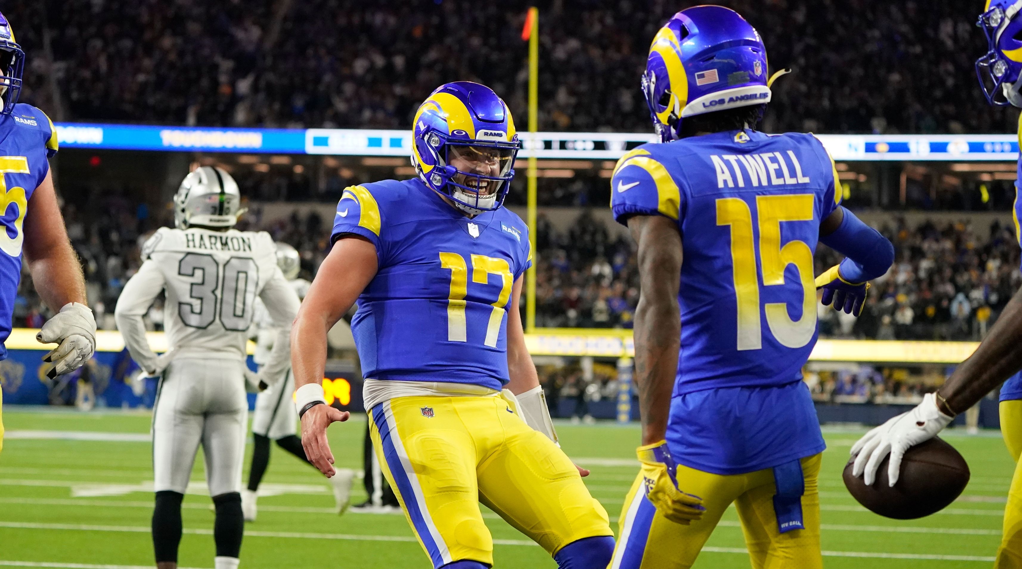 Baker Mayfield Headbutts Teammates While Helmetless After Dramatic Win - Vimarsana News