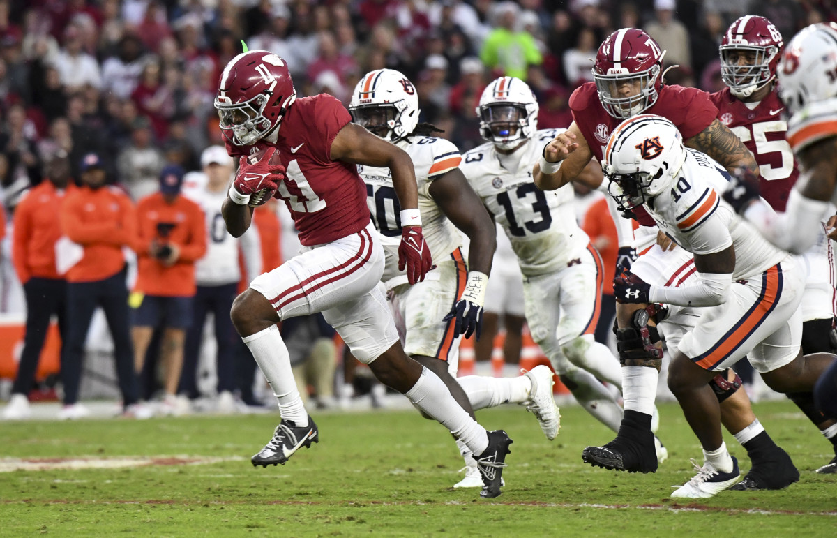 Alabama wide receiver Traeshon Holden runs after the catch against the Auburn Tigers.