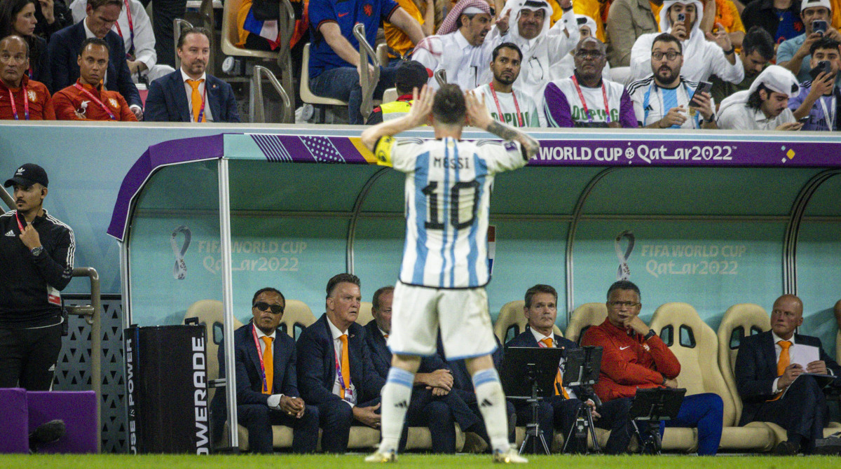 Netherlands, Louis van Gaal fall short vs. Argentina in World Cup  heartbreak - Sports Illustrated