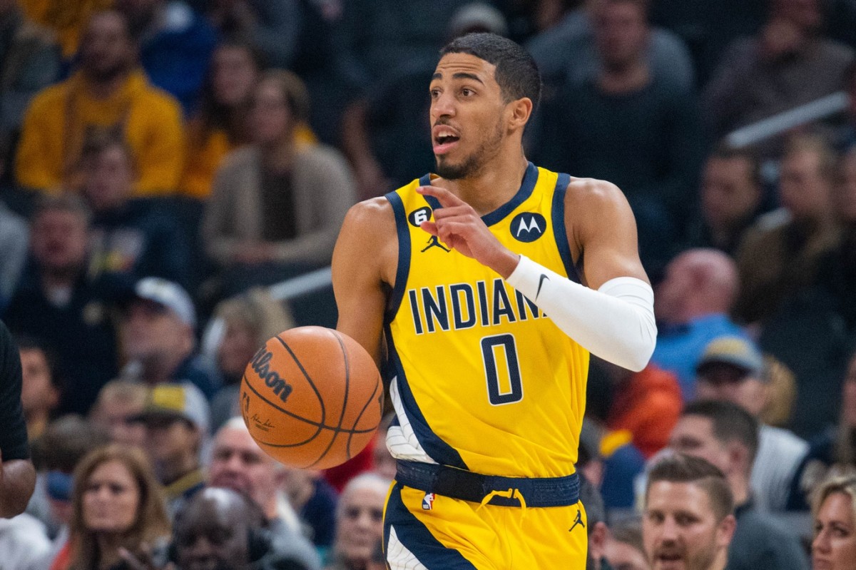 Tyrese Haliburton leaving the game due to injury
