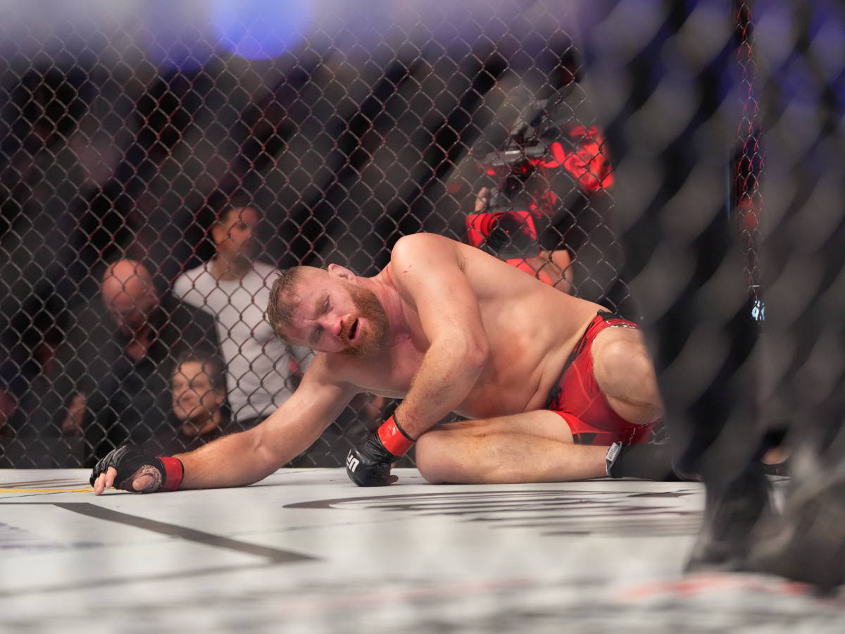 Jan Blachowicz (red gloves) after the fight against Magomed Ankalaev (blue gloves) during UFC 282 at T-Mobile Arena.