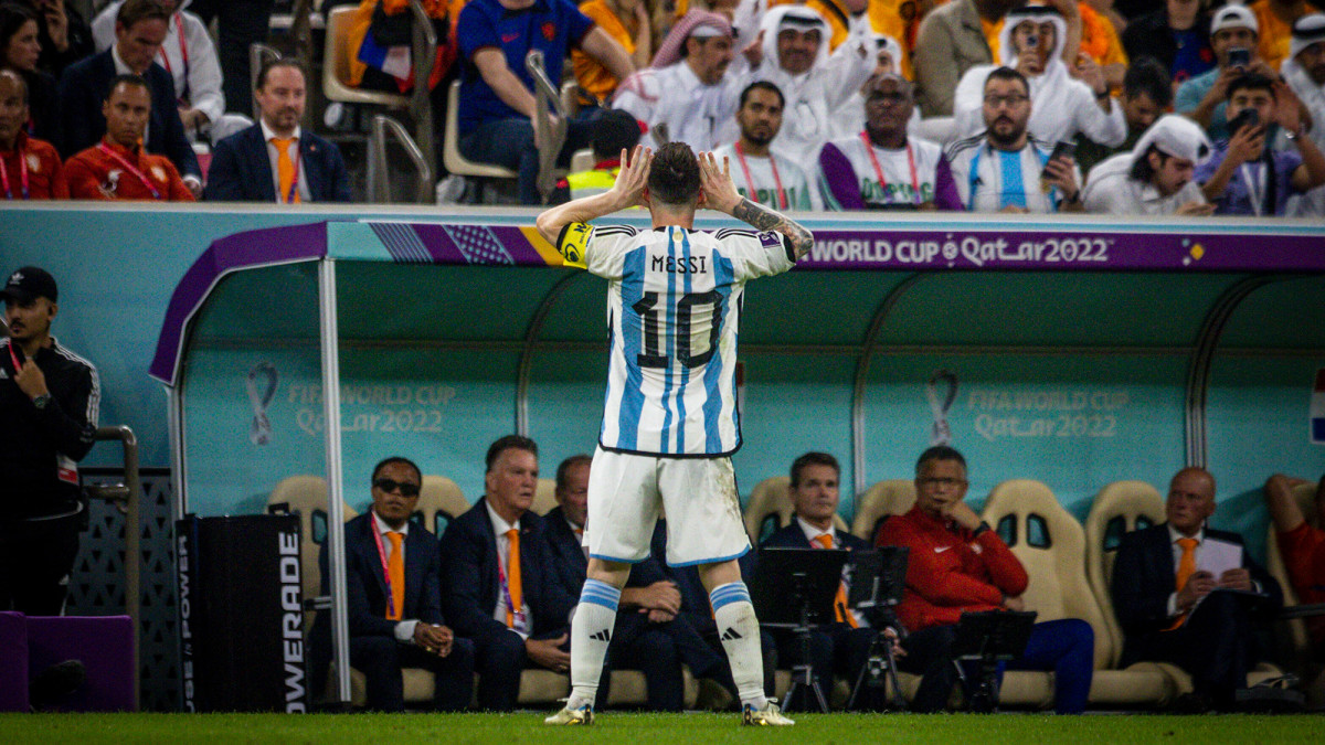 Messi taunts the Netherlands bench in the World Cup quarterfinals
