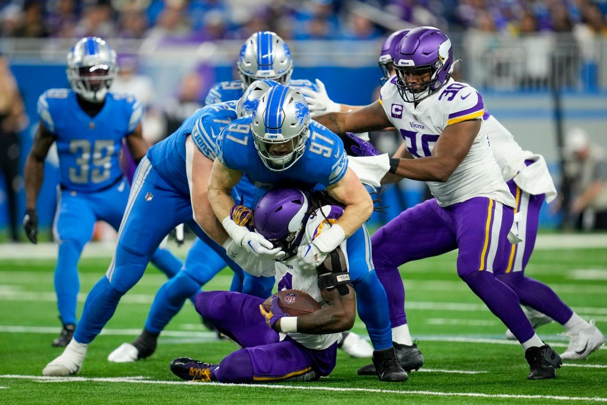 Aidan Hutchinson and Lions teammates tackle Dalvin Cook
