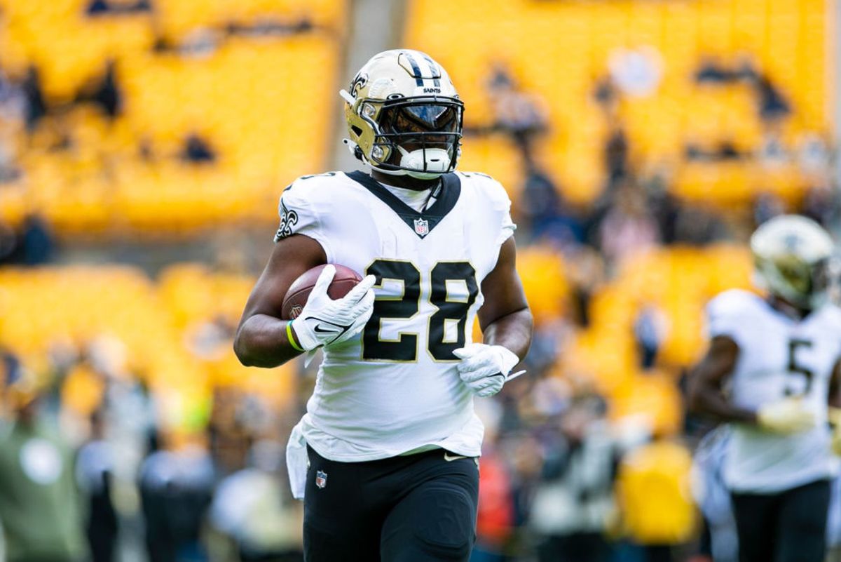 Saints RB David Johnson warms up before a game against the Pittsburgh Steelers. Credit: AL.com