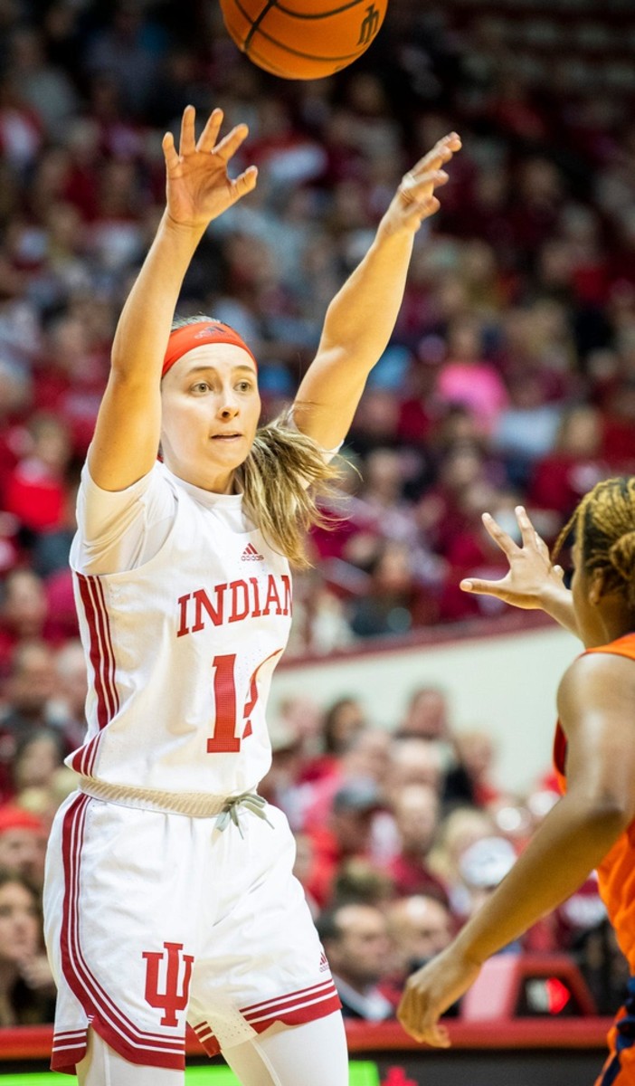 Indiana's Sara Scalia (14) passes during the first half of the Indiana versus Illiniois women's basketball game at Simon Skjodt Assembly Hall on Sunday, Dec. 4, 2022.