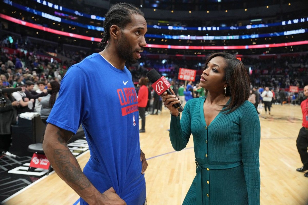 WATCH: Kawhi Leonard Hilariously Leaves LA Clippers Mascot Hanging - Sports Illustrated LA Clippers News, Analysis and More - Vimarsana News
