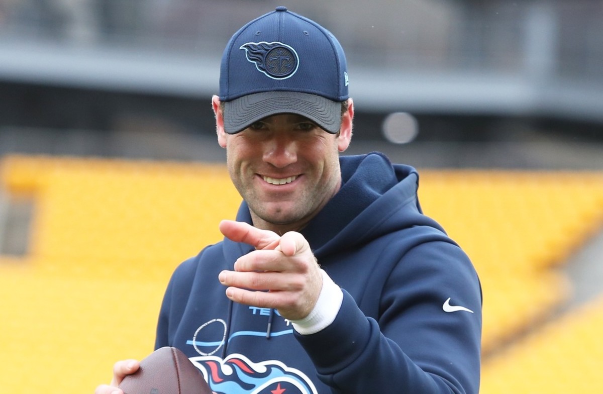 Tennessee Titans quarterback Kevin Hogan (18) gestures before the game against the Pittsburgh Steelers at Heinz Field.