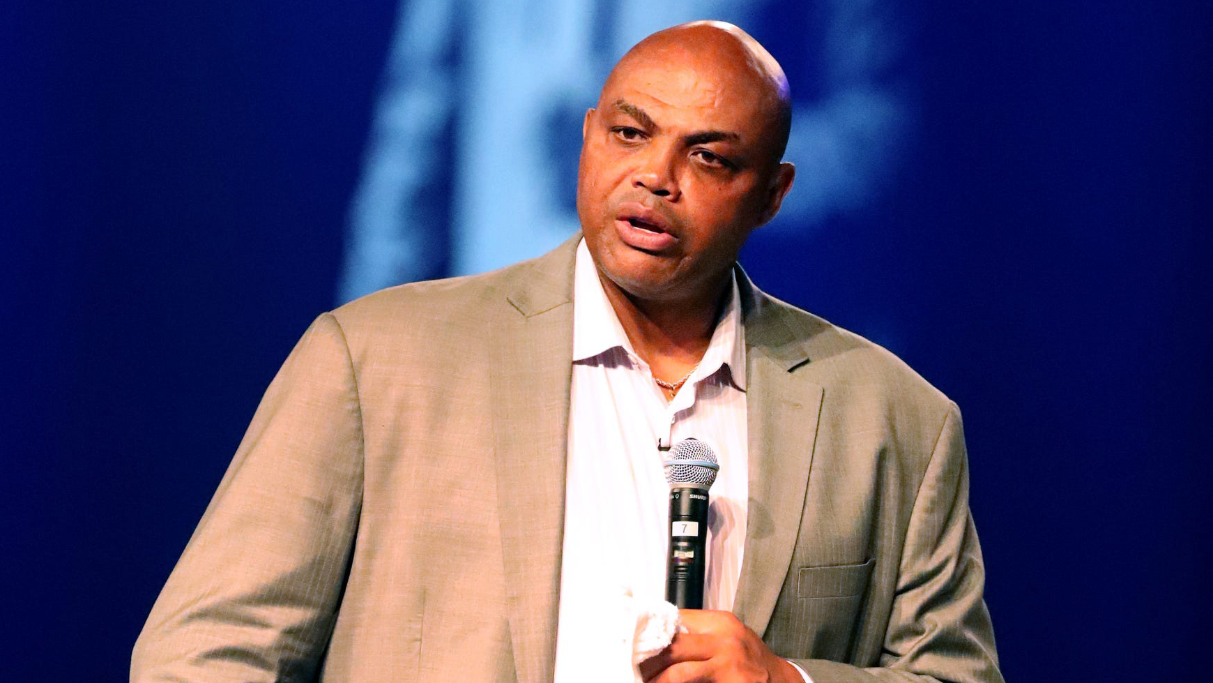 Charles Barkley Says Of 1984 Draft Day Suit: “Burgundy was my favorite  color” - The Source