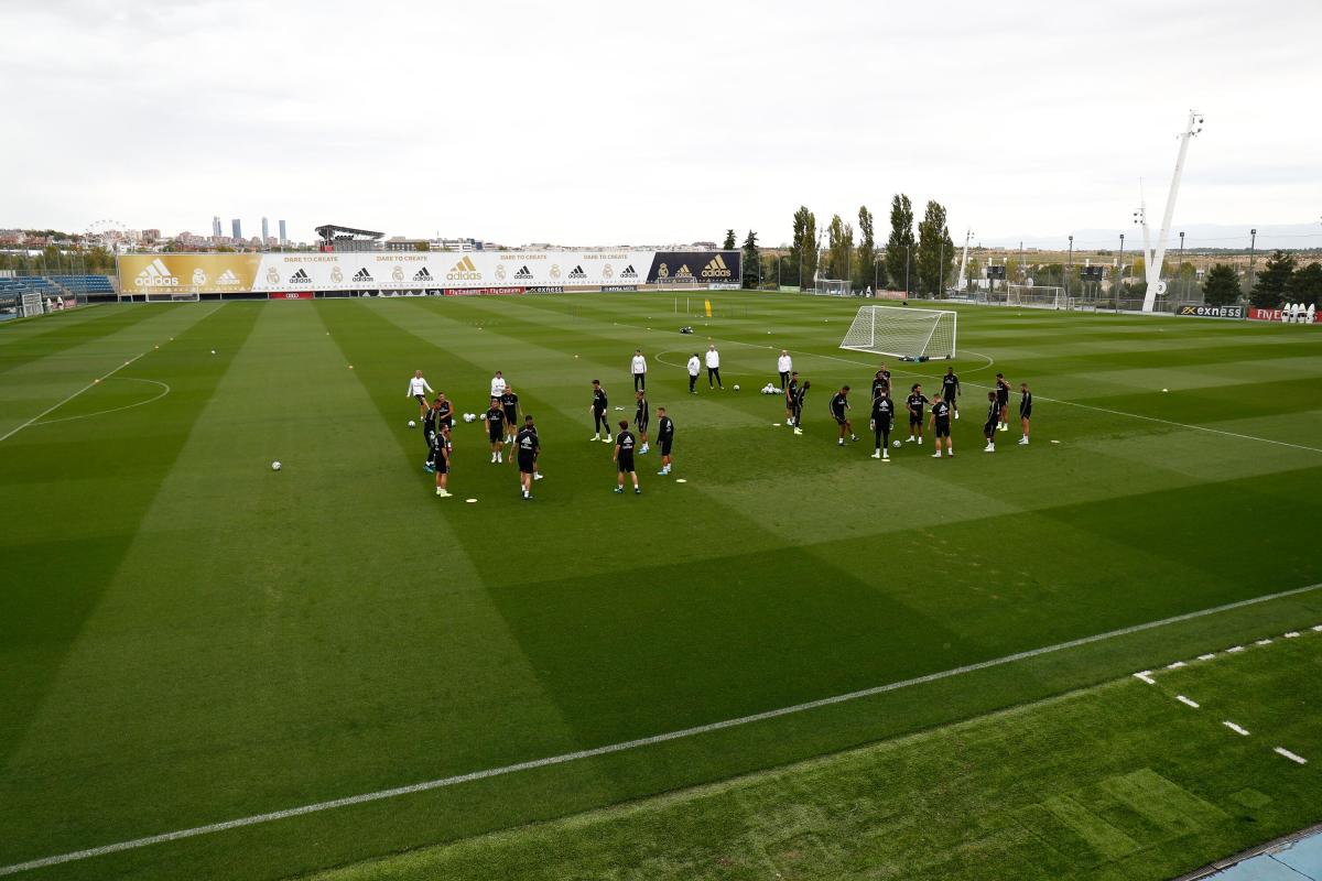 Fans happy to watch Cristiano Ronaldo train in new club as agent set for paper agreement