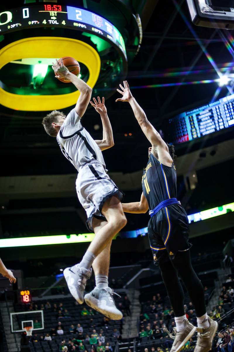 Rigsby pulls up for a shot against UC Riverside.