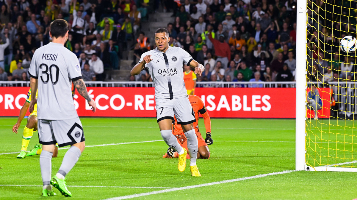 Lionel Messi assists Kylian Mbappe for a PSG goal