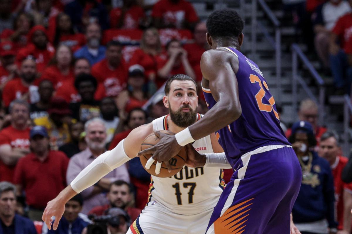 Ekspertai renkasi rekvizitus dėl Finikso „Suns“ ir „New Orleans Pelicans“.