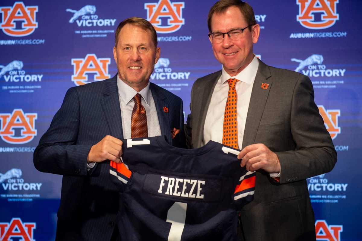 Auburn Tigers football coach Hugh Freeze and athletic director John Cohen pose for photos during Freeze s introduction at the Woltosz Football Performance Center in Auburn, Ala., on Tuesday, Nov. 29, 2022