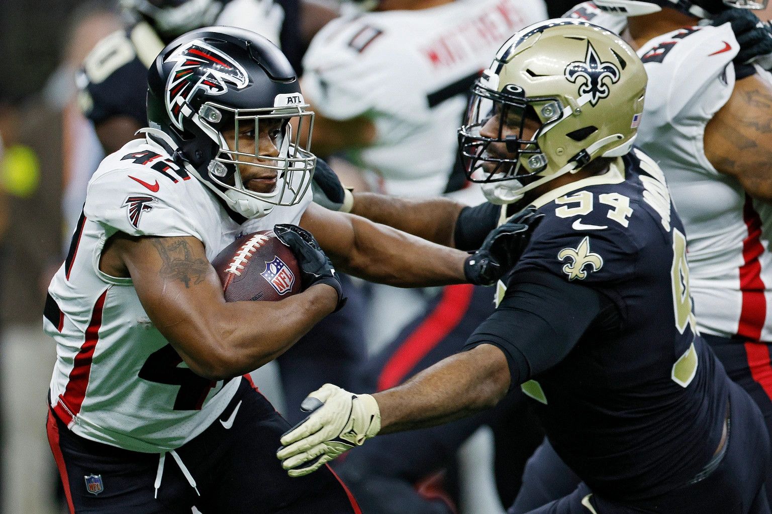 Atlanta Falcons RB Caleb Huntley OUT For Season; What's Next? - Sports Illustrated Atlanta Falcons News, Analysis and More - Vimarsana News