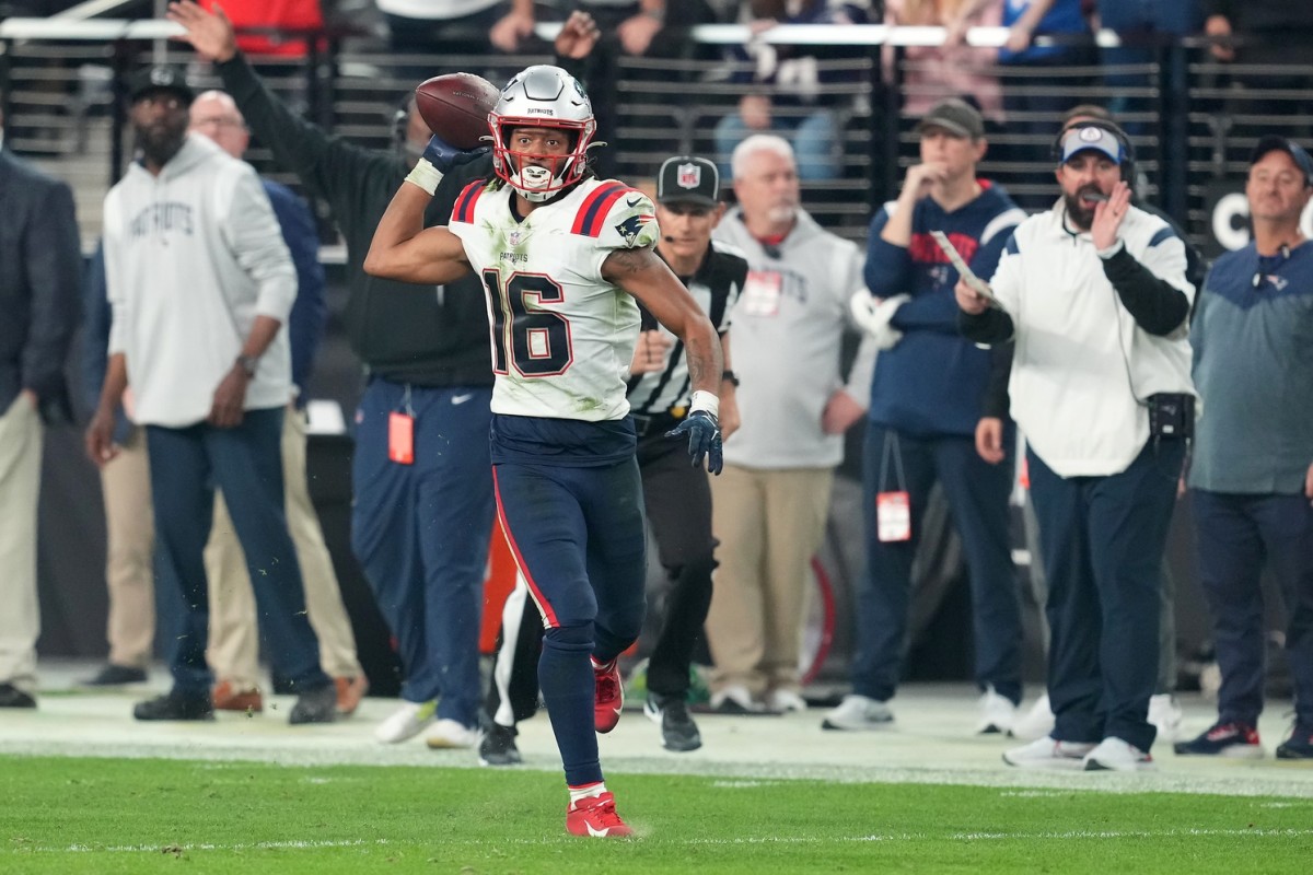 Patriots WR Jakobi Meyers throws a lateral that's picked off by the Raiders' Chandler Jones, who races 48 yards for the game-winning touchdown.