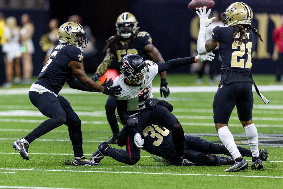 New Orleans Saints safety Justin Evans (30) forces a fumble from Atlanta Falcons receiver Drake London (5) that was recovered by Saints cornerback Bradley Roby (21). Mandatory Credit: Stephen Lew-USA TODAY Sports