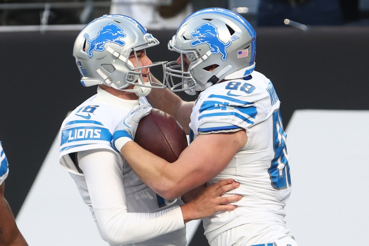 Lions quarterback Jared Goff celebrates with Brock Wright after his 51-yard touchdown reception gave the Lions a 20-17 lead late in the fourth quarter.