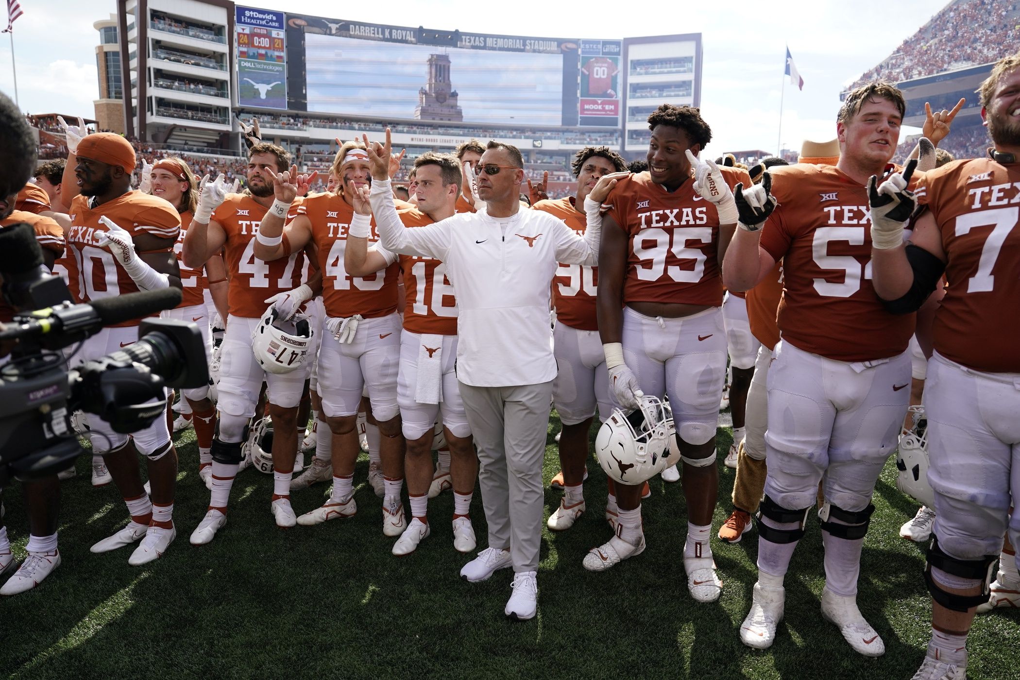 Husky Connections Are Sprinkled Throughout Texas Longhorns Football - Vimarsana News
