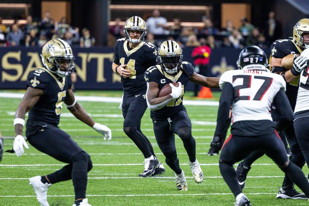 New Orleans Saints running back Alvin Kamara (41) rushes against the Atlanta Falcons. Mandatory Credit: Stephen Lew-USA TODAY Sports