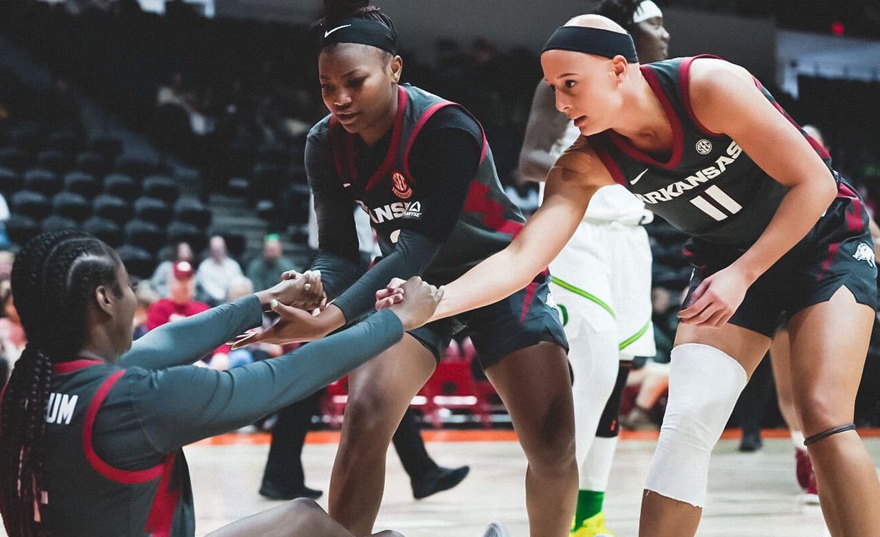 Samara Spencer has double-double, but Razorbacks come up short against Oregon - Sports Illustrated All Hogs News, Analysis and More - Vimarsana News