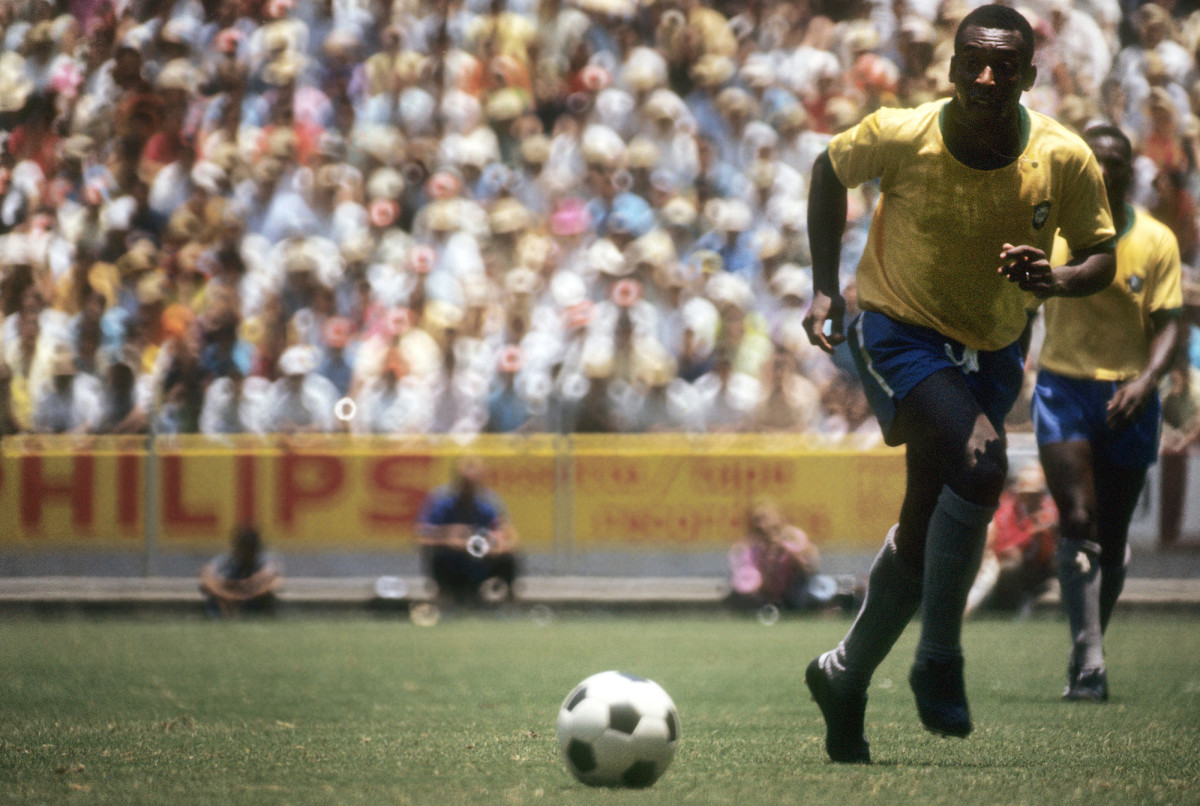 Pele dribbles for Brazil vs. England in the 1970 World Cup