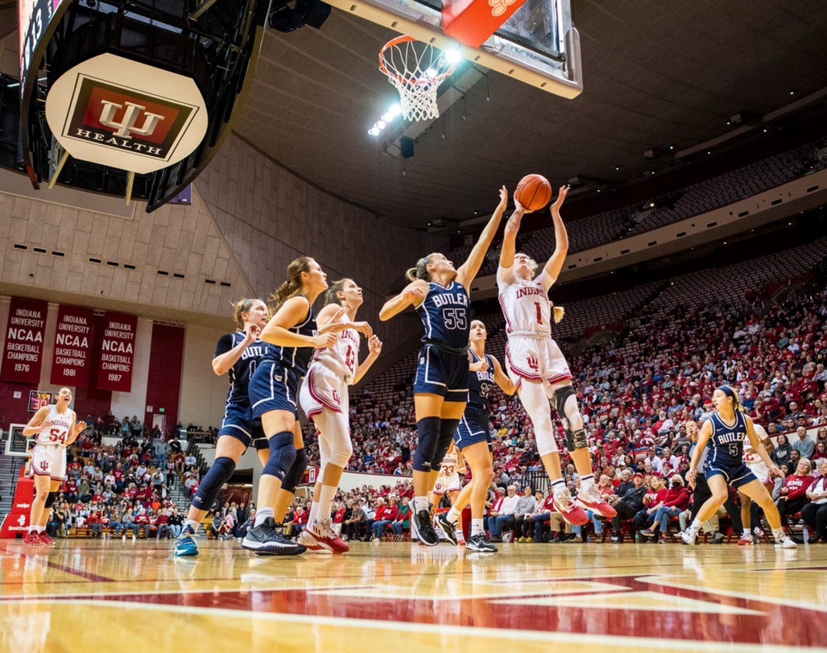 Indiana's Lexus Bargesser (1) scores during the first half of the Indiana versus Butler women's basketball game at Simon Skjodt Assembly Hall on Wednesday, Dec. 21, 2022.