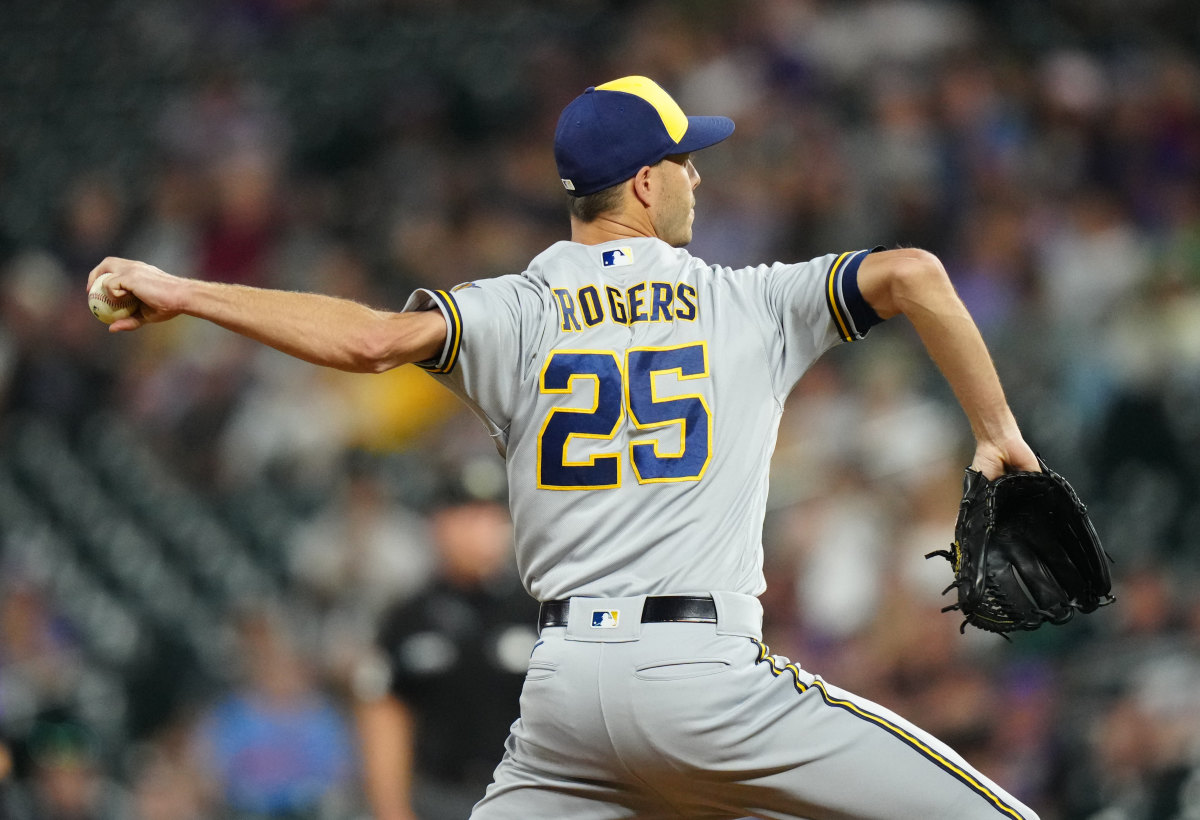 SF Giants recent acquisition Taylor Rogers throws a pitch during his tenure with the Brewers. (2022)