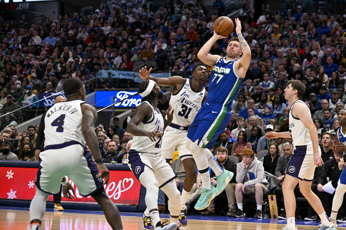 Lakers News: L.A. Fumbled Darvin Ham's Game Plan For Lasting Success Vs. Mavericks - Sports Illustrated