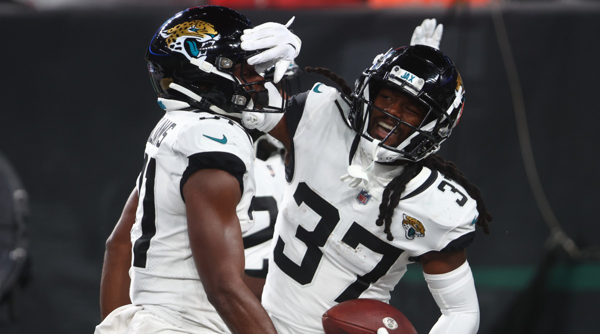 Jacksonville Jaguars cornerback Tre Herndon (37) celebrates his fumble recovery against the New York Jets on Dec. 22, 2022.