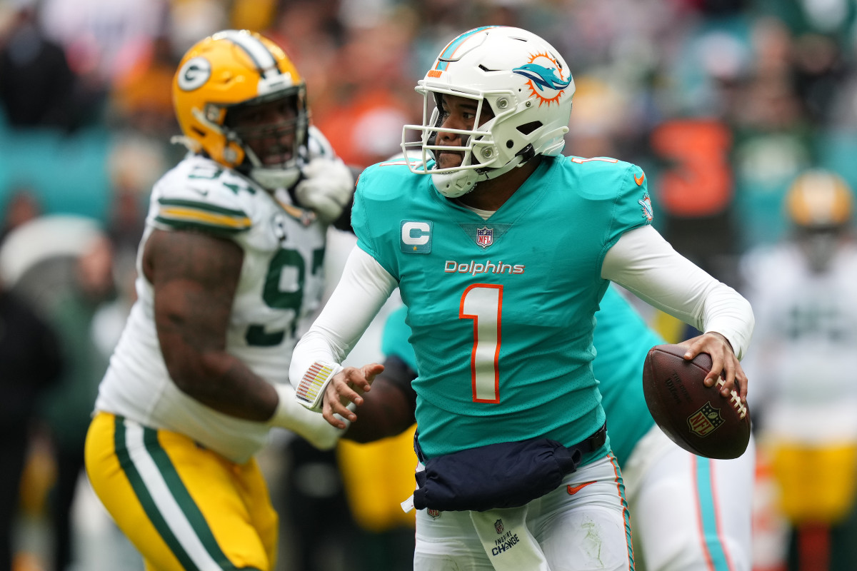 Miami Dolphins quarterback Tua Tagovailoa (1) scrambles with the ball against the Green Bay Packers during the second half at Hard Rock Stadium.
