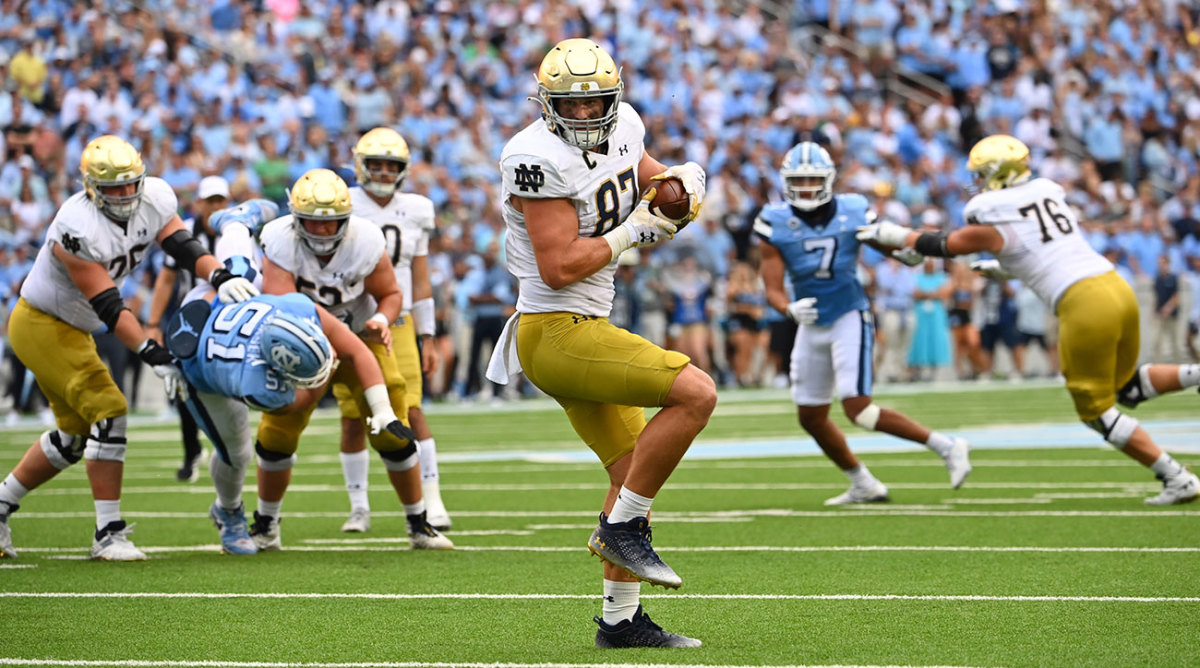 Notre Dame TE Michael Mayer catches a pass against UNC.
