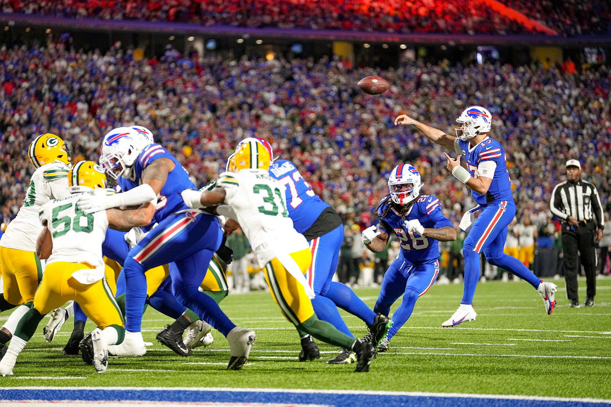 Buffalo Bills and Green Bay Packers on the field